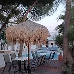 Naxos Summerland 公寓式酒店